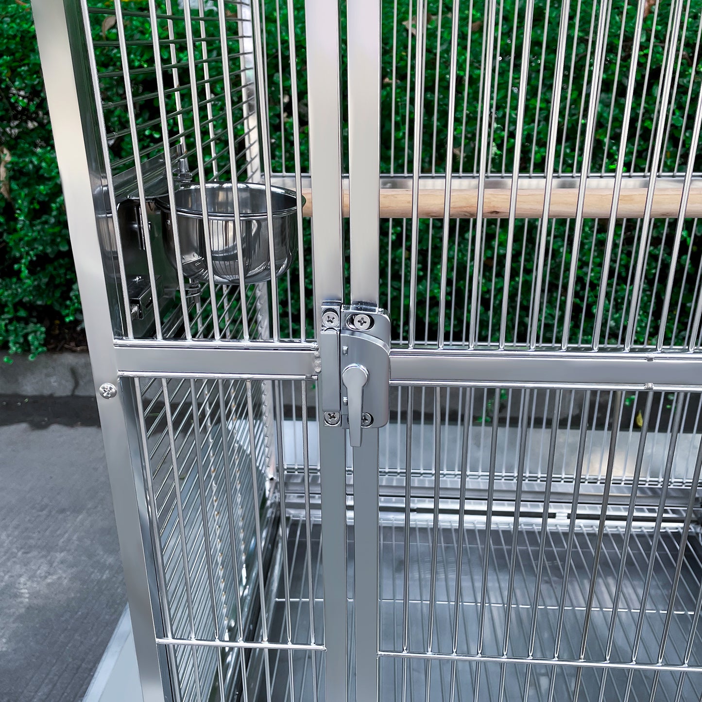 SUS201 Stainless Steel Parrot Cage 70x50x170cm Play Top Bird Cage Big Macaw