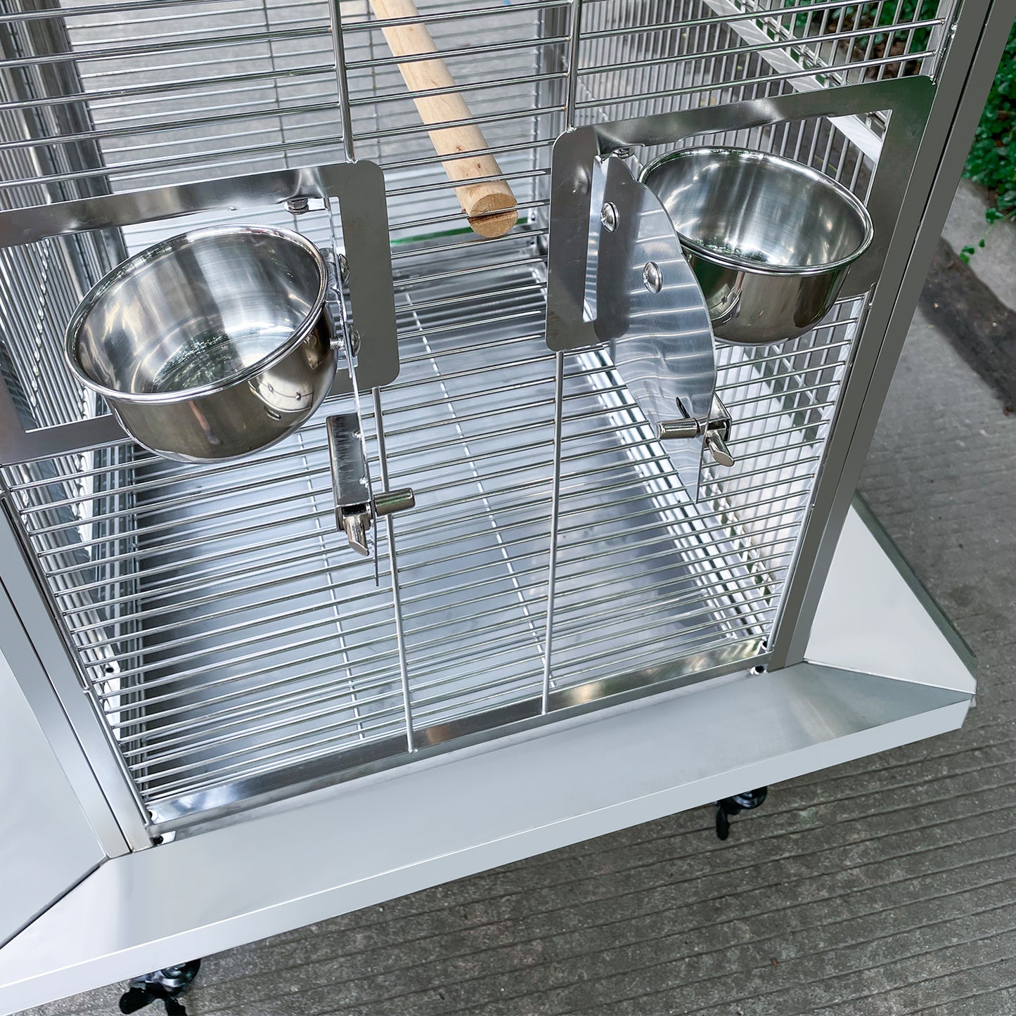 SUS201 Stainless Steel Parrot Cage 70x50x170cm Play Top Bird Cage Big Macaw
