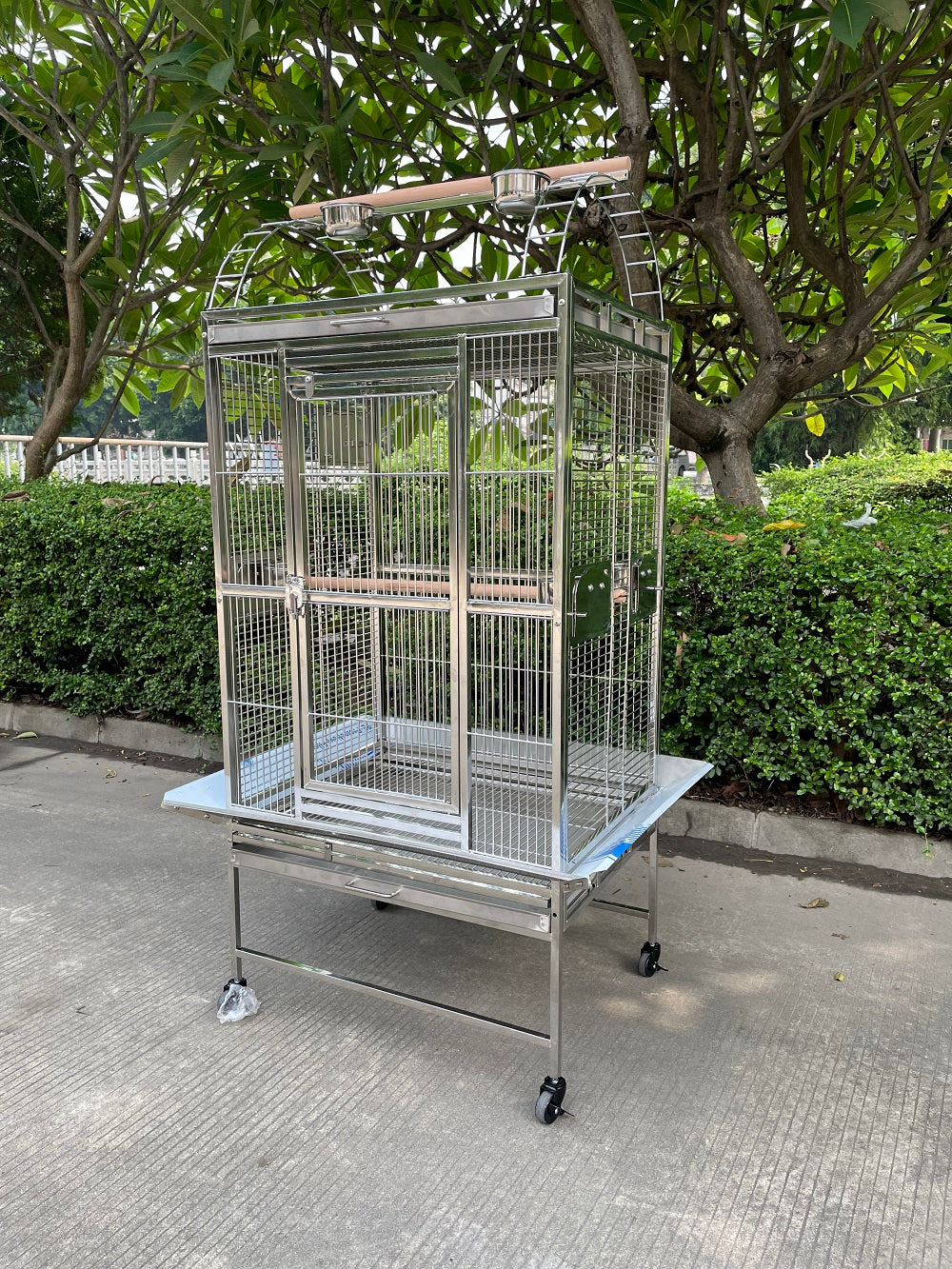 SUS201 Stainless Steel Parrot Cage 70x50x170cm Play Top Bird Cage Big Macaw