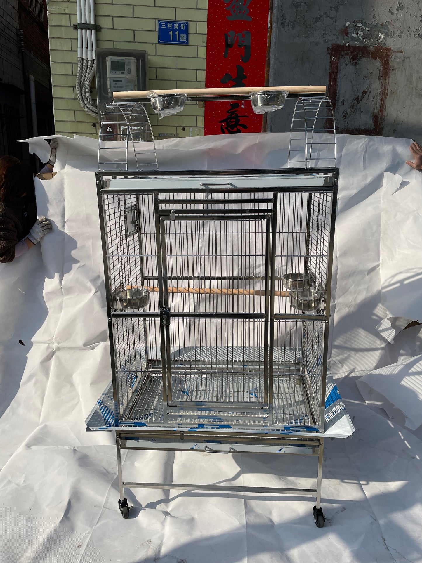 SUS201 Stainless Steel Parrot Cage 80x55x160cm Play Top Bird Cage Big Macaw