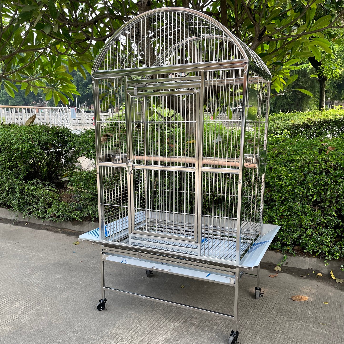 SUS201 Stainless Steel Parrot Cage 80x55x160cm Dome Top Bird Cage Big Macaw