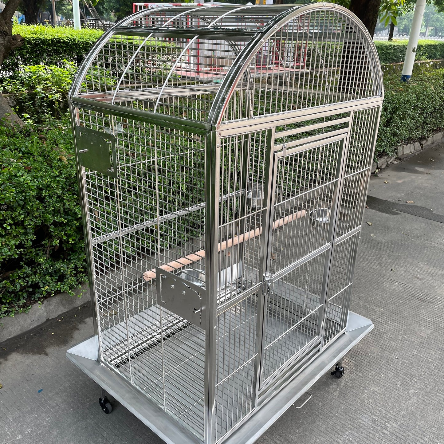 SUS201 Stainless Steel Parrot Cage 90x66x152cm Dome Top Bird Cage Big Macaw Cage
