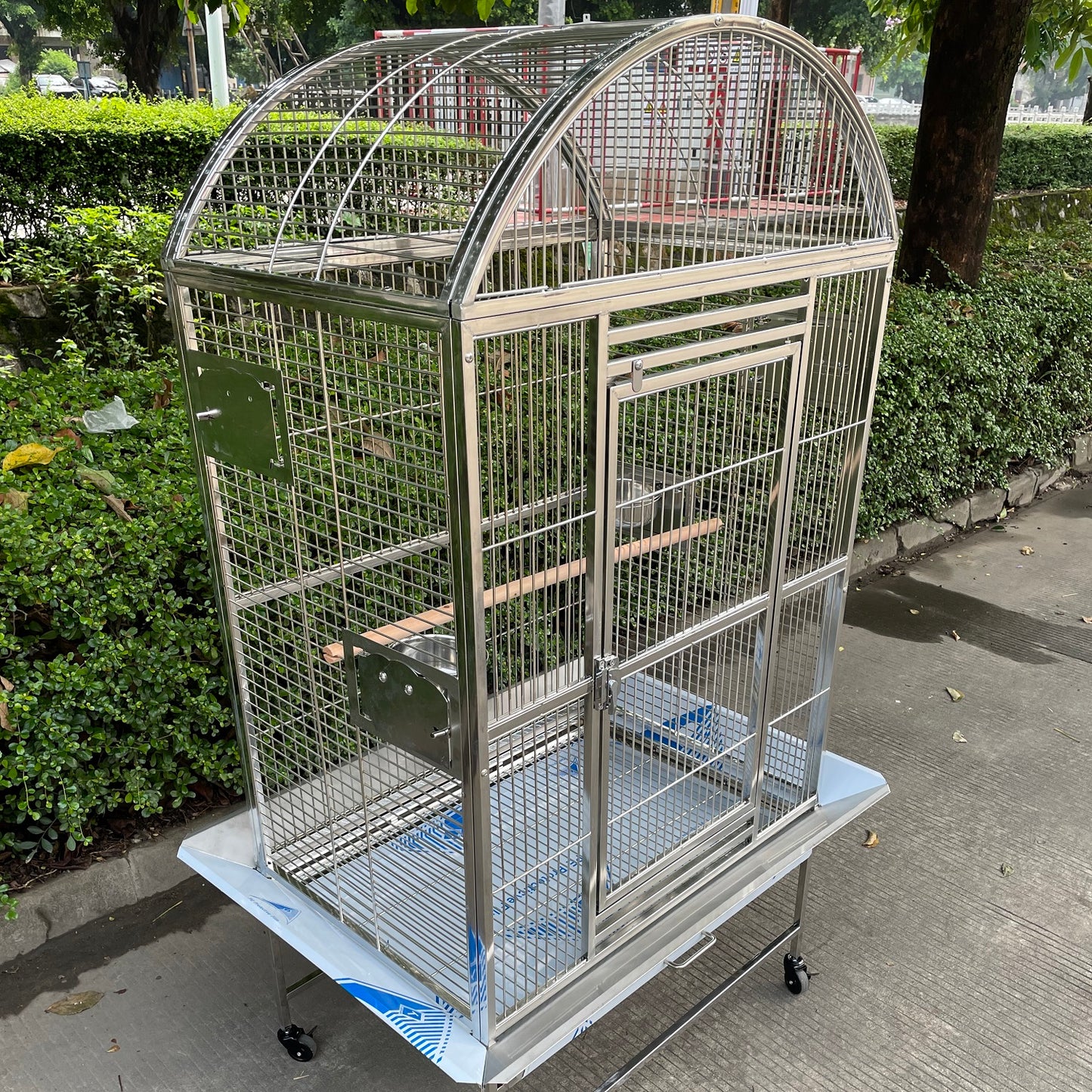 SUS201 Stainless Steel Parrot Cage 80x55x160cm Dome Top Bird Cage Big Macaw