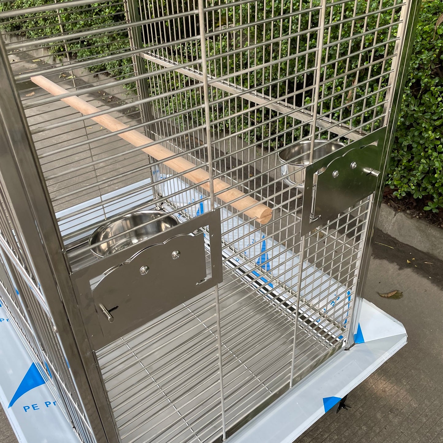 SUS201 Stainless Steel Parrot Cage 90x66x160cm Play Top Bird Cage Big Macaw Cage