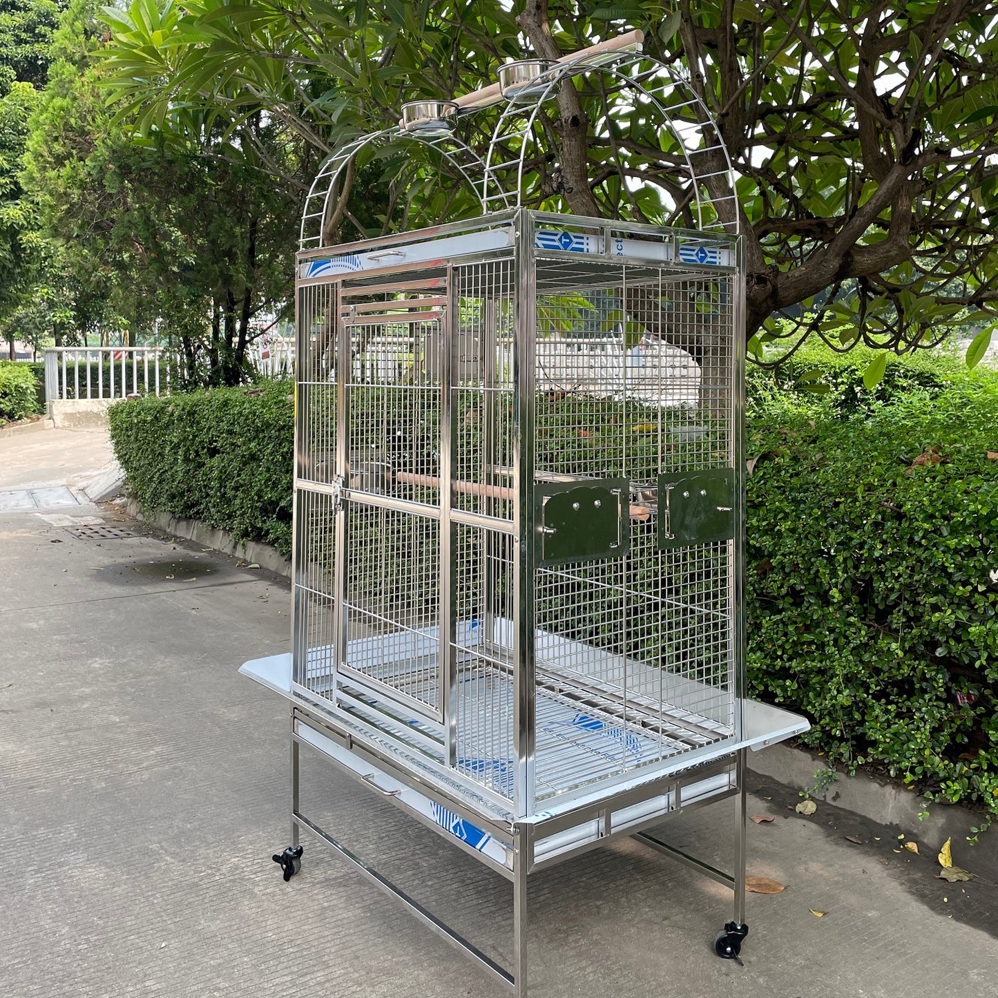 SUS201 Stainless Steel Parrot Cage 80x55x160cm Play Top Bird Cage Big Macaw