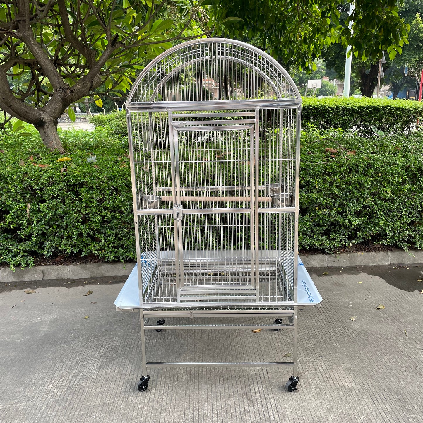 SUS201 Stainless Steel Parrot Cage 70x55x152cm Dome Top Bird Cage Big Macaw