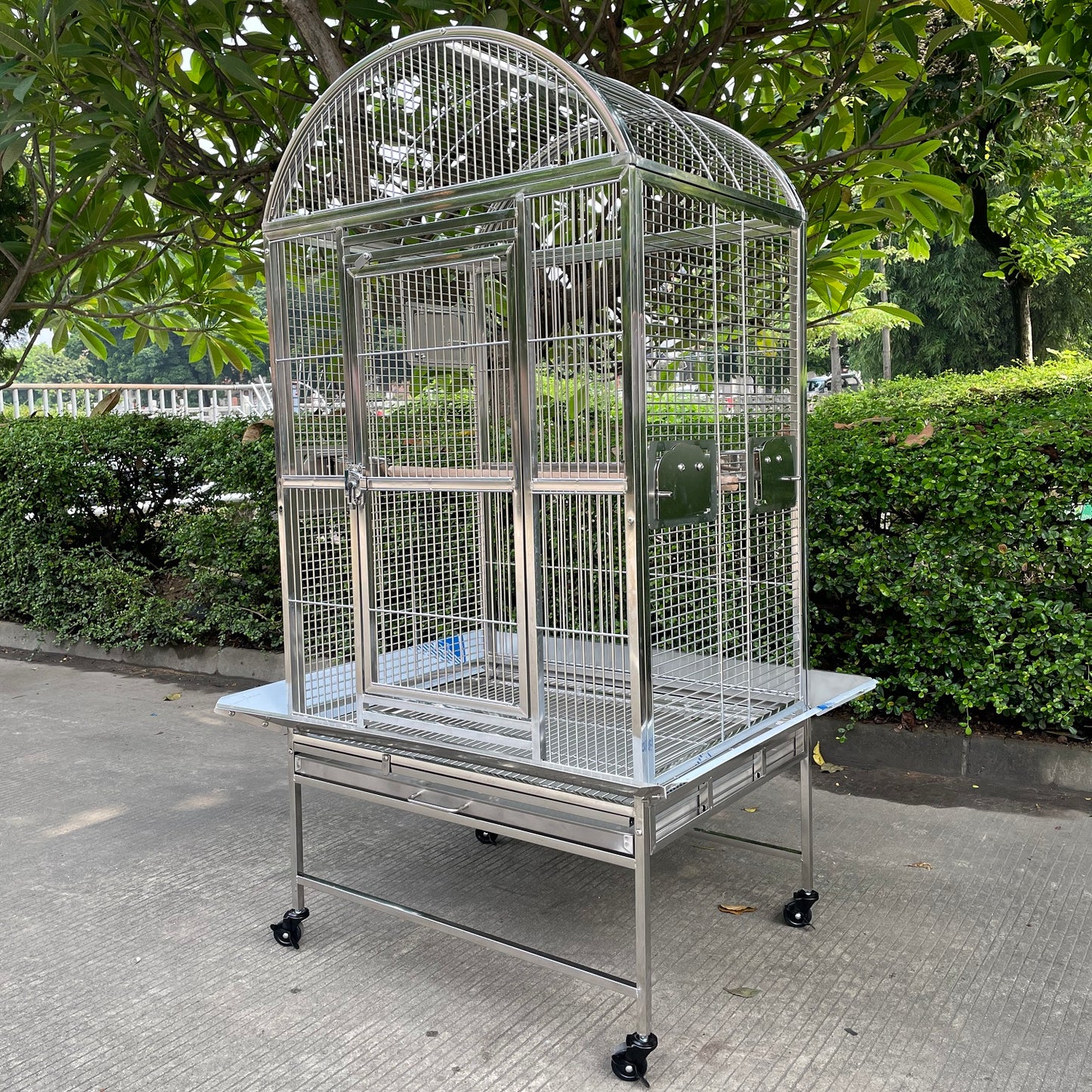 SUS201 Stainless Steel Parrot Cage 70x55x152cm Dome Top Bird Cage Big Macaw