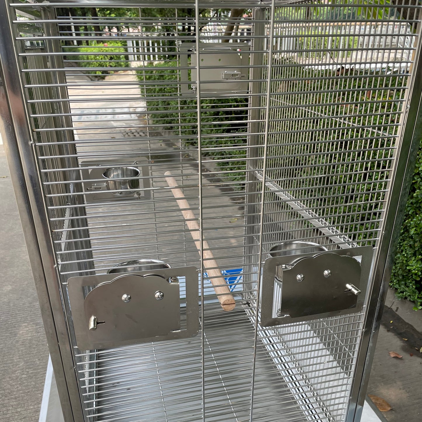 SUS201 Stainless Steel Parrot Cage 70x55x152cm Dome Top Bird Cage Big Macaw